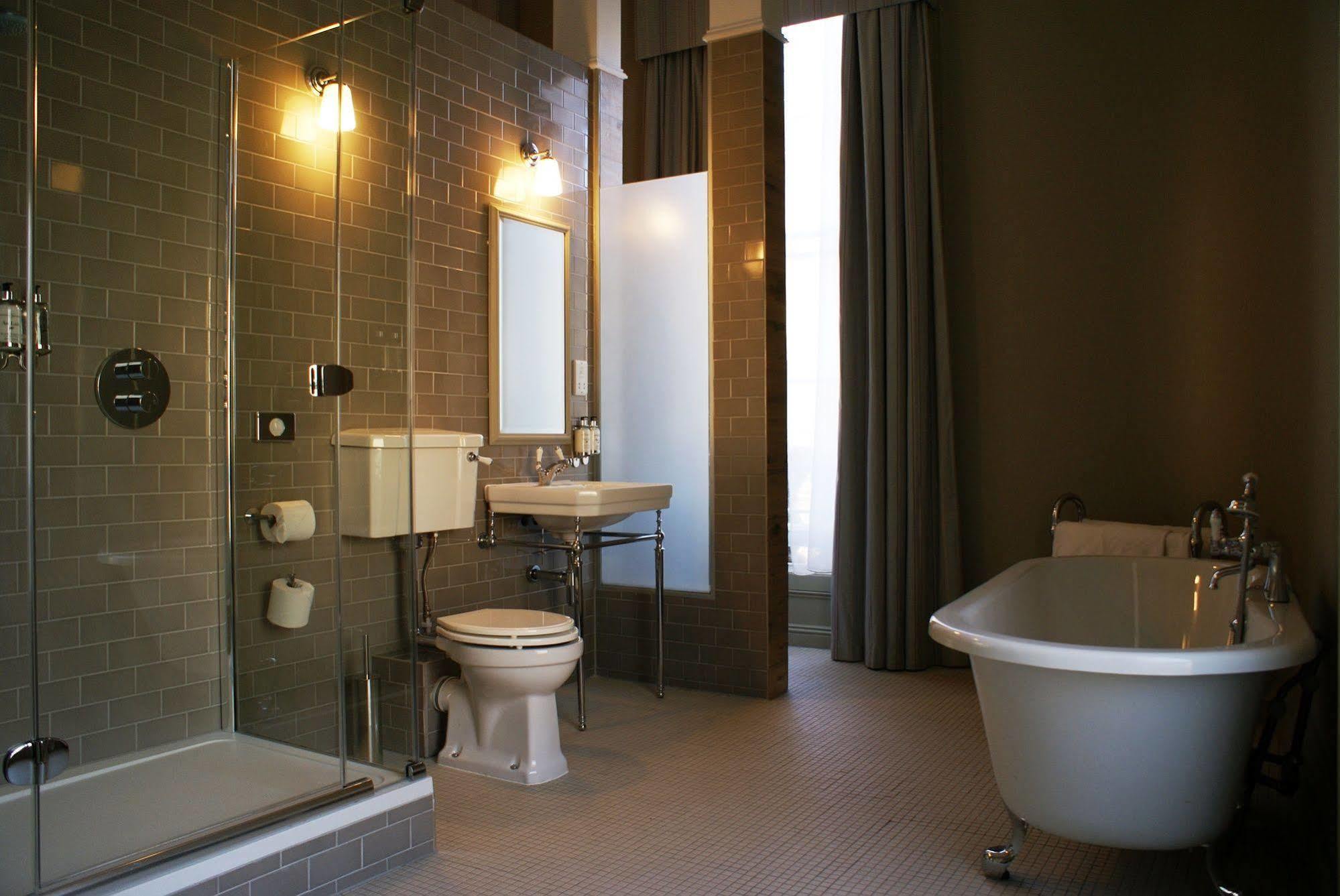 Loch Fyne Hotel And Restaurant บาธ ภายนอก รูปภาพ